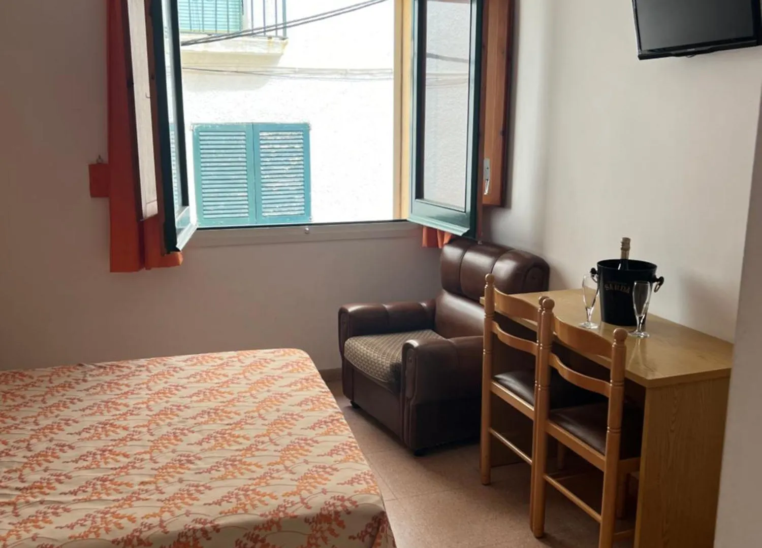 Hostal Sol I Sombra El Port De La Selva