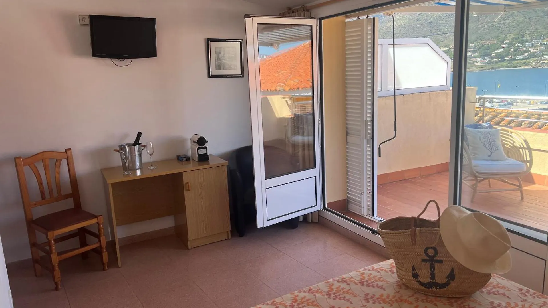 Hostal Sol I Sombra El Port De La Selva Spain